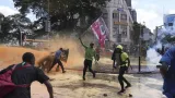 manifestations au kenya le parlement pris dassaut les deputes evacues