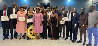 ceremonie-de-passation-de-collier-a-ocean-rotary-club-de-grand-bassam-jean-eudes-houngbedji-recoit-ses-attributs
