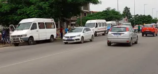 greve-des-chauffeurs-de-mini-car-a-bingerville-les-usagers-penalises
