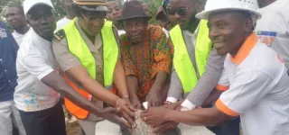 agboville-la-premiere-pierre-du-foyer-des-jeunes-du-village-de-babiahan-posee