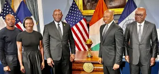 trophy-tour-aux-usa-le-maire-de-new-york-city-proclame-le-18-aout-les-elephants-day