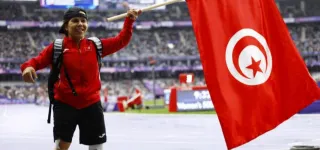 jeux-paralympiques-paris-la-legende-tunisienne-raoua-tlili-decroche-lor-et-la-premiere-medaille-africaine