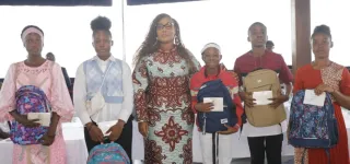 aide-aux-familles-victime-des-crises-en-cote-divoire-240-eleves-recoivent-des-prises-en-charges-scolaires-de-letat