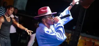 debordo-leekunfa-met-tik-tok-en-feu-avec-djeneba-djaba