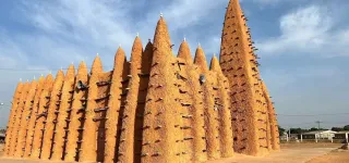 inscrites-sur-la-liste-du-patrimoine-mondial-de-lunesco-les-huit-mosquees-de-style-soudanais-du-nord-du-pays-recevront-leurs-certificats-ce-samedi-a-kong