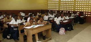 affaire-manque-de-materiels-au-lycee-moderne-dangre-un-etablissement-dote-bel-et-bien-de-tables-bancs