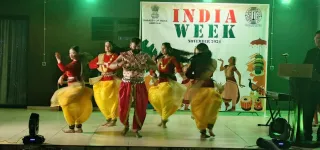 semaine-culturelle-de-linde-lambassadeur-dr-rajesh-rajan-ouvre-les-activites