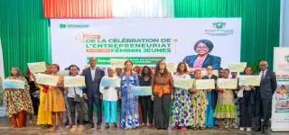journee-de-lentrepreneuriat-feminin-des-jeunes-4eme-edition-42-beneficiaires-recoivent-des-cheques-dun-montant-total-de-219-985-millions-fcfa
