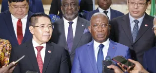 visite-du-ministre-de-leducation-et-des-affaires-etrangeres-de-singapour-laxe-abidjan-singapour-se-renforce