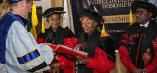 distinction-rebecca-yao-faite-docteur-honoris-causa-en-management-des-organisations