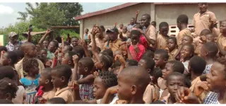 haut-sassandra-yves-zogbo-president-du-ceser-offre-pres-de-100-tables-bancs-a-lecole-de-kibouo-daloa