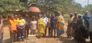 kimoukro-une-societe-miniere-fait-don-de-trois-classes-et-dune-cantine