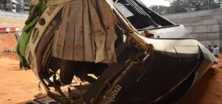 un-bus-de-la-sotra-fait-un-accident-au-plateau