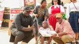 arbre de noel eric taba et la fondation dam sarr comblent 3000 enfants du dokui dk8