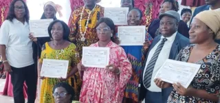 autonomisation-des-femmes-plus-de-250-femmes-recoivent-leurs-attestions-de-fin-de-formation-des-mains-du-ministre-silas-metch