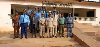 bonon-le-prefet-honore-14-agents-lors-du-salut-aux-couleurs