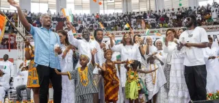 caucus-des-femmes-une-maree-blanche-au-service-de-la-cohesion-et-de-la-paix