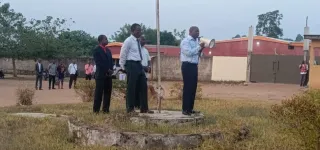 bonon-le-proviseur-du-lycee-prone-la-rigueur-pour-une-ecole-dexcellence