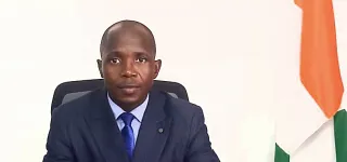 lutte-contre-le-chomage-des-jeunes-le-president-de-la-fnjci-remet-200-permis-de-conduire-a-200-jeunes-le-1er-mars