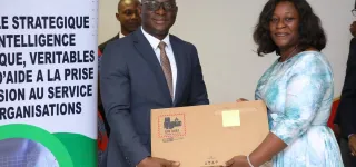 cote-divoire-amelioration-de-la-gouvernance-publique-la-ministre-niale-kaba-offre-50-ordinateurs-aux-acteurs-du-mecanisme-institutionnel-de-veille-strategique