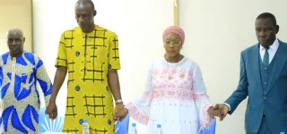 anyama-careme-2025-fatima-bamba-et-honorable-diakite-ibrahim-font-des-dons-a-la-communaute-chretienne-au-nom-du-president-de-la-republique