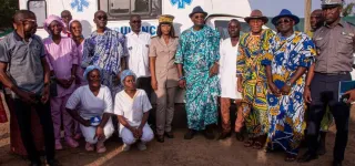sante-publioque-le-ministre-adje-silas-metch-dote-le-village-dorbaf-en-ambulance-medicalise