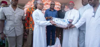 ramadan-et-careme-chretien-amadou-kone-remet-80-tonnes-de-vivres-aux-populations