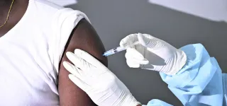 covid-19-le-gouvernement-veut-atteindre-une-large-couverture-vaccinale-pour-proteger-les-populations