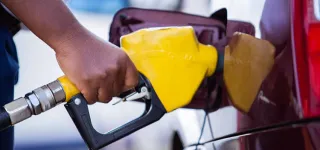 le-gouvernement-baisse-le-prix-du-carburant