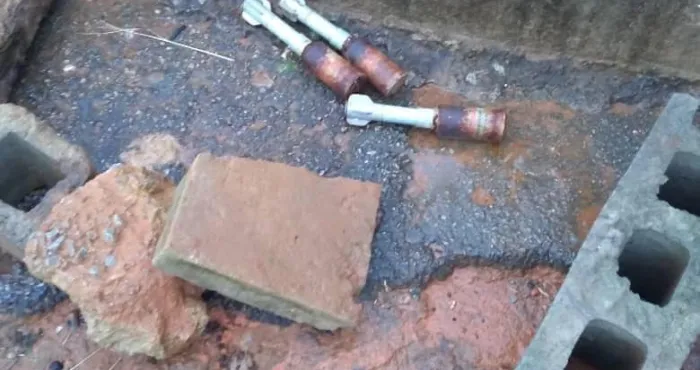 trois-engins-explosifs-decouverts-devant-une-brigade-a-abidjan-balises