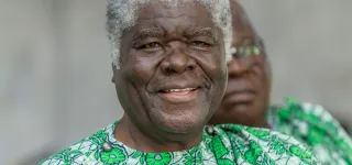 dedicace-de-deux-ouvrages-du-premier-ministre-beugre-mambe-un-poete-a-la-primature