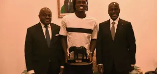 challenger-atp-50-adama-bicyogo-recoit-eliakim-coulibaly-vainqueur-du-tournoi