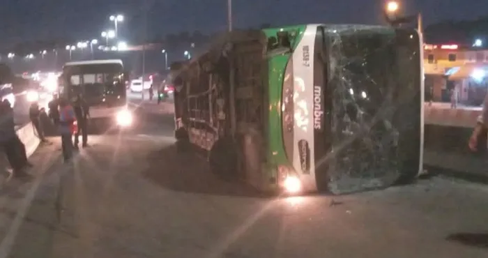 accident-sur-lechangeur-macaci-un-bus-de-la-sotra-implique