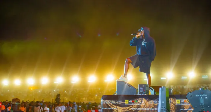 asalfo-felicite-himra-pour-sa-performance-exceptionnelle-aux-flammes-awards
