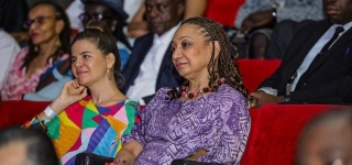 la-ministre-francoise-remarck-a-celebre-les-35-ans-de-carriere-de-bomou-bassa-pere-de-didi-b-entouree-du-rappeur-et-de-bomou-mamadou