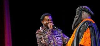 la-ministre-francoise-remarck-a-celebre-les-35-ans-de-carriere-de-bomou-bassa-pere-de-didi-b-entouree-du-rappeur-et-de-bomou-mamadou