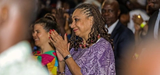 la-ministre-francoise-remarck-a-celebre-les-35-ans-de-carriere-de-bomou-bassa-pere-de-didi-b-entouree-du-rappeur-et-de-bomou-mamadou