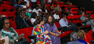 la-ministre-francoise-remarck-a-celebre-les-35-ans-de-carriere-de-bomou-bassa-pere-de-didi-b-entouree-du-rappeur-et-de-bomou-mamadou