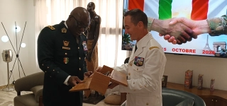 photos-le-general-darmees-lassina-doumbia-a-recu-son-homologue-francais-hier-a-letat-major