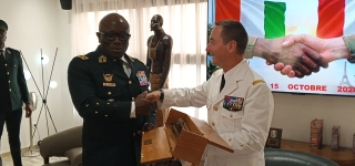 photos-le-general-darmees-lassina-doumbia-a-recu-son-homologue-francais-hier-a-letat-major
