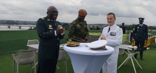 photos-le-general-darmees-lassina-doumbia-a-recu-son-homologue-francais-hier-a-letat-major