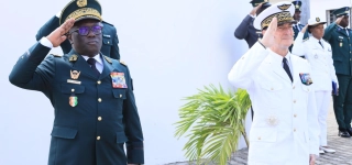 photos-le-general-darmees-lassina-doumbia-a-recu-son-homologue-francais-hier-a-letat-major