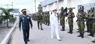 photos-le-general-darmees-lassina-doumbia-a-recu-son-homologue-francais-hier-a-letat-major