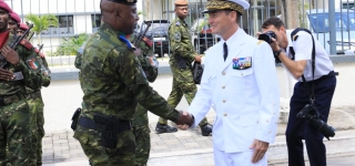 photos-le-general-darmees-lassina-doumbia-a-recu-son-homologue-francais-hier-a-letat-major