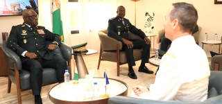 photos-le-general-darmees-lassina-doumbia-a-recu-son-homologue-francais-hier-a-letat-major