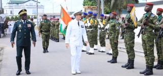 photos-le-general-darmees-lassina-doumbia-a-recu-son-homologue-francais-hier-a-letat-major