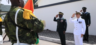photos-le-general-darmees-lassina-doumbia-a-recu-son-homologue-francais-hier-a-letat-major