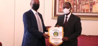 le-chef-de-letat-a-echange-mardi-avec-le-president-de-la-fifa-et-le-president-de-la-caf