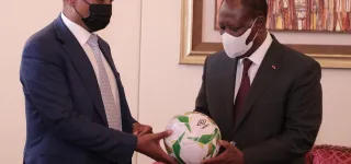 le-chef-de-letat-a-echange-mardi-avec-le-president-de-la-fifa-et-le-president-de-la-caf