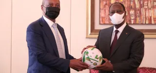 le-chef-de-letat-a-echange-mardi-avec-le-president-de-la-fifa-et-le-president-de-la-caf